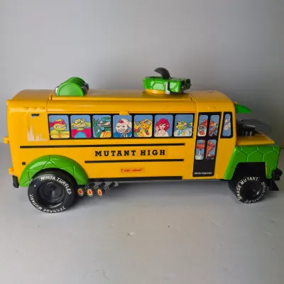 LOT 48B: Vintage 1992 TMNT Rock n Roll Muta Bus & 1991 Shreddermobile