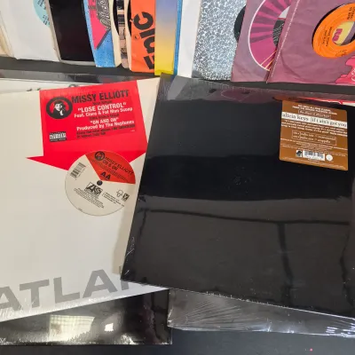 LOT 187B: Collection of Vinyl DJ Singles from Early 2000s (Sealed) & Assortment of 45s
