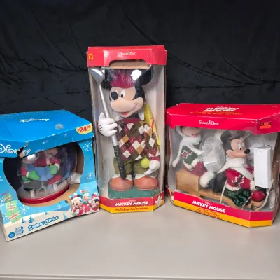 LOT 43B: Disney Animated Snowglobe (NIB), Mickey & Minnie Sleigh Ride Animation & Golfer Mickey Animated Decor