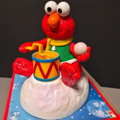 LOT 41B: Animated Big Bird, Sesame Street Sleigh Ride Animated Decor & Elmo Bubble Blower