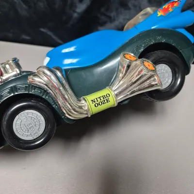 LOT 189B: Vintage 1992 TMNT Turtlemobile & Mutations Muta-Ski Vehicle