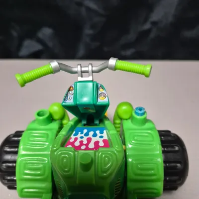 LOT 189B: Vintage 1992 TMNT Turtlemobile & Mutations Muta-Ski Vehicle