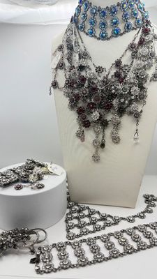 LOT 169J: Flower Pattern Vintage Necklaces & More