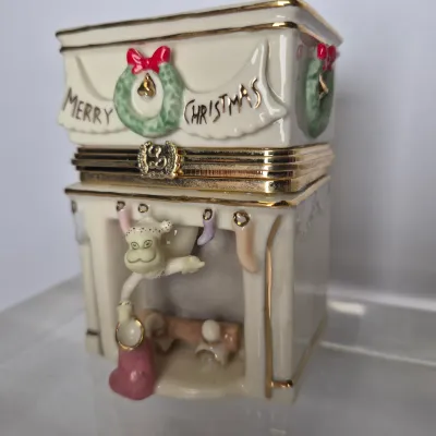 LOT 52B: Lenox Treasures "A Very Grinchy Treasure Box"