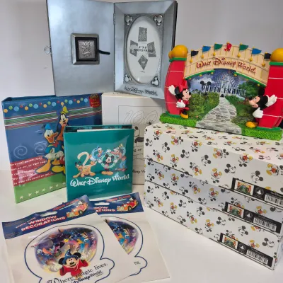 LOT 23B: Walt Disney World Decorative Picture Frames & Photo Albums with 2 Metal frames that include Collector Pin