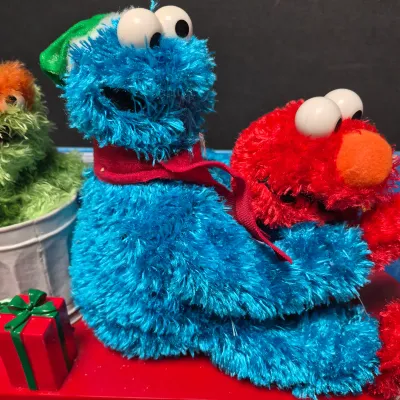 LOT 41B: Animated Big Bird, Sesame Street Sleigh Ride Animated Decor & Elmo Bubble Blower