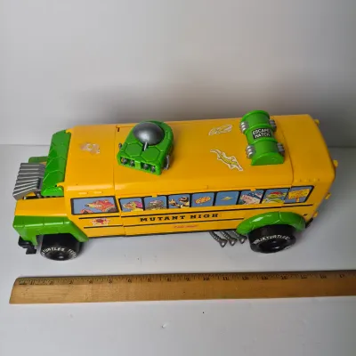 LOT 48B: Vintage 1992 TMNT Rock n Roll Muta Bus & 1991 Shreddermobile