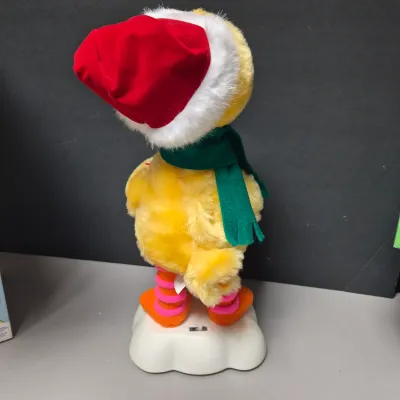 LOT 41B: Animated Big Bird, Sesame Street Sleigh Ride Animated Decor & Elmo Bubble Blower