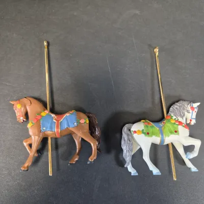 LOT 3B Hallmark Carousel Animated Display with 2 Horses, Lion, Giraffe & Polar Bear-Never Used