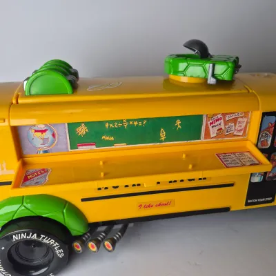 LOT 48B: Vintage 1992 TMNT Rock n Roll Muta Bus & 1991 Shreddermobile