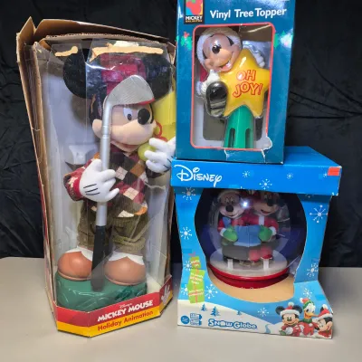 LOT 42B: Golf Mickey Holiday Animation, Animated Snowglobe (NIB) & Mickey Tree Topper (NIB)