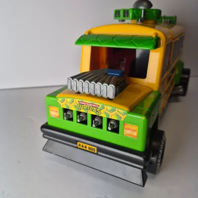 LOT 48B: Vintage 1992 TMNT Rock n Roll Muta Bus & 1991 Shreddermobile