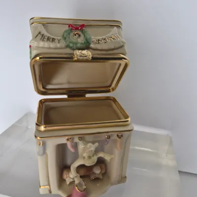 LOT 52B: Lenox Treasures "A Very Grinchy Treasure Box"