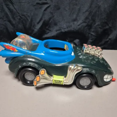 LOT 189B: Vintage 1992 TMNT Turtlemobile & Mutations Muta-Ski Vehicle