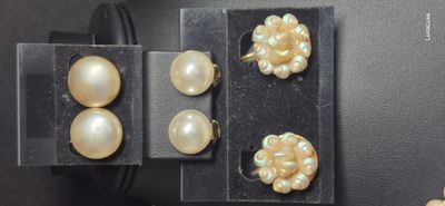 Sale Photo Thumbnail #110: Set 3 Vintage Pearl w/silver-tone spacers & 3 Pair Earring to coordinate [6 PCs]
> necklaces are 8" / 14" / 16".....all unique and excellent
> 3 pair of clip on earrings with pearls to coord.
