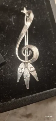 Sale Photo Thumbnail #75: G - Clef BROOCH in pewter w/ IHC logo 
> 3" brooch, IHC letter {cannot identify}
> pin perfect....great for family musician