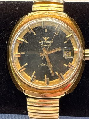 Sale Photo Thumbnail #257: Beautiful watch with sweeping secondhand.17 jewel automatic movement