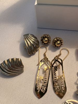 Sale Photo Thumbnail #390: Variety of pierced earrings