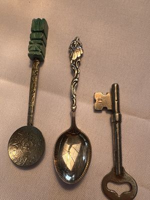Sale Photo Thumbnail #280: .925 Stirling treasure from Nuestra Sonora Arocha lost in 1622. Two spoons