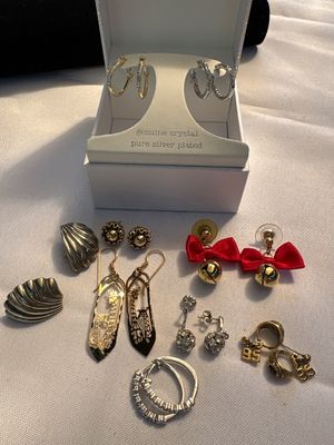 Sale Photo Thumbnail #388: Variety of pierced earrings