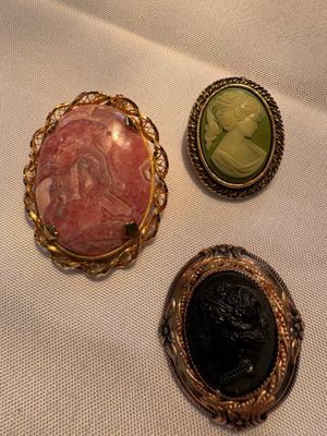 Sale Photo Thumbnail #267: Black Coro Cameo, green Peri cameo