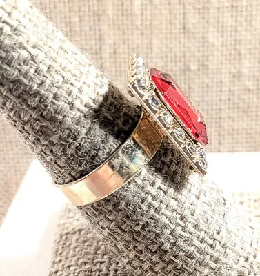 **NEW ARRIVAL** Size 8¼ RED Rectangle RING with Jeweled Clear Stones Surround on an ADJUSTABLE SPLIT BAND on a Gold Tone Setting (4.0g)