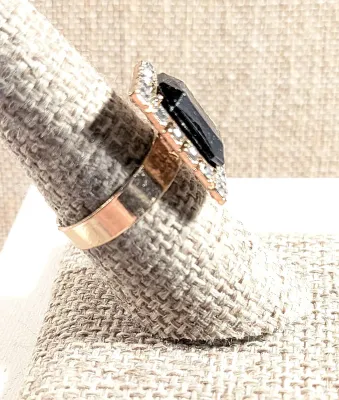 **NEW ARRIVAL** Size 8¼ BLACK Rectangle RING with Jeweled Clear Stones Surround on an ADJUSTABLE SPLIT BAND on a Gold Tone Setting (4.7g)