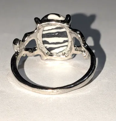**NEW ARRIVAL** Size 8¾ BLACK & WHITE "Striped" Oval Cabochon 4-Prong Stone RING with Up/Down Band "KNOBS" on a...