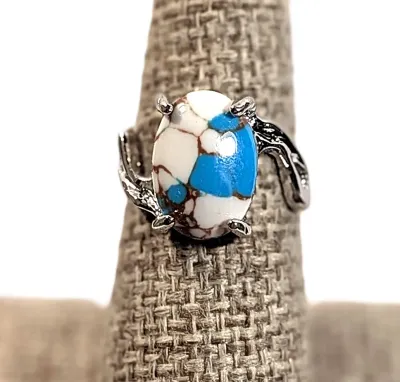 **NEW ARRIVAL** Size 6¾ BLUE & WHITE Oval 4-Prong Cabochon RING with Looped Swirl on a Silver Tone Band (3.4g)