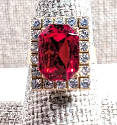 **NEW ARRIVAL** Size 8¼ RED Rectangle RING with Jeweled Clear Stones Surround on an ADJUSTABLE SPLIT BAND on a Gold Tone Setting (4.0g)