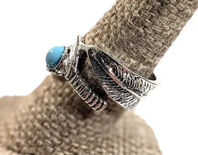 **NEW ARRIVAL** Size 8¾ BLUE Round TURQUISE SMALL STONE RING with "Feather-Like" Ribbed Overlapping Band on a Silver Tone Band...