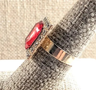 **NEW ARRIVAL** Size 8¼ RED Rectangle RING with Jeweled Clear Stones Surround on an ADJUSTABLE SPLIT BAND on a Gold Tone Setting (4.0g)
