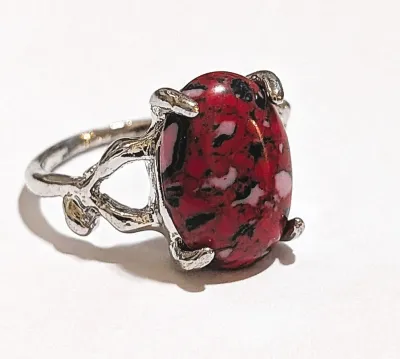 **NEW ARRIVAL** Size 7½ RED, PINK & BLACK "Speckled" Oval Cabochon 4-Prong Stone RING with Up/Down Band "KNOBS"...