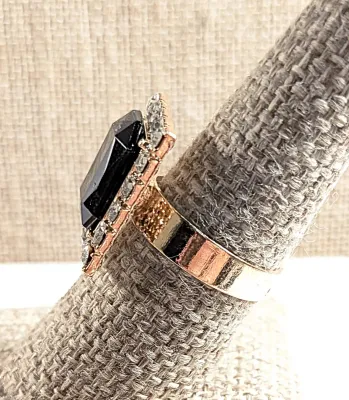 **NEW ARRIVAL** Size 8¼ BLACK Rectangle RING with Jeweled Clear Stones Surround on an ADJUSTABLE SPLIT BAND on a Gold Tone Setting (4.7g)