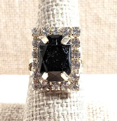 **NEW ARRIVAL** Size 8¼ BLACK Rectangle 4-PRONG RING with Jeweled Clear Stones Surround on an ADJUSTABLE SPLIT BAND on a Gold Tone...