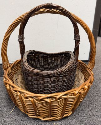 Sale Photo Thumbnail #251: 3 baskets in very good condition.
