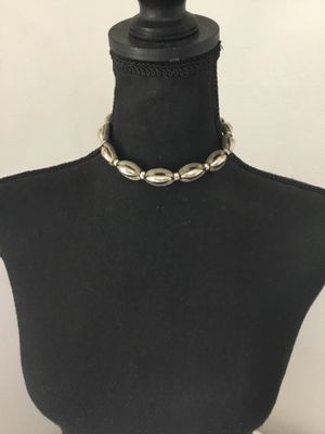 Beautiful vintage, silver toned, mesh, choker necklace