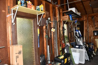 Sale Photo Thumbnail #907: 906 garage