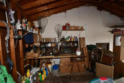 Sale Photo Thumbnail #871: 870 garage