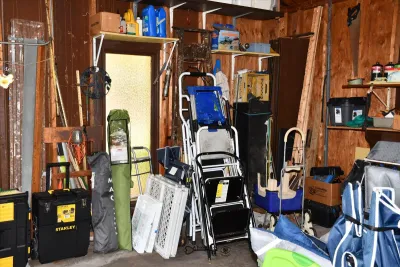 Sale Photo Thumbnail #881: 880 garage