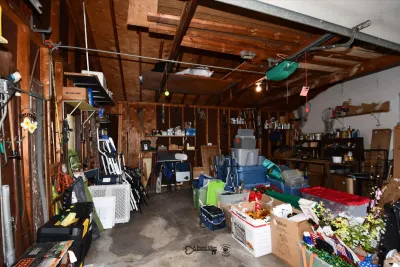 Sale Photo Thumbnail #867: 866 garage