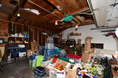 Sale Photo Thumbnail #870: 869 garage
