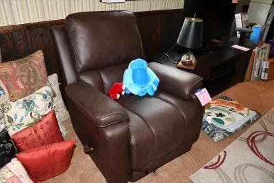 Sale Photo Thumbnail #372: 371 family room