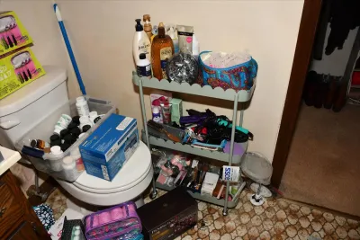 Sale Photo Thumbnail #574: 573 bathroom