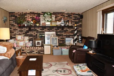 Sale Photo Thumbnail #326: 325 family room