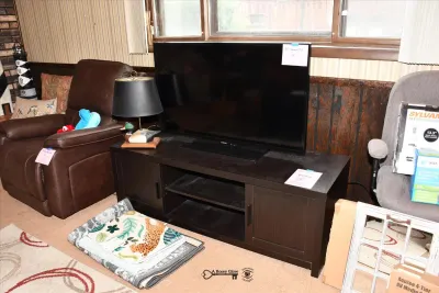 Sale Photo Thumbnail #352: 351 family room
