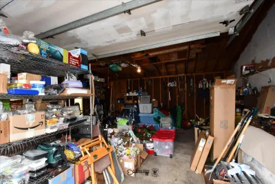Sale Photo Thumbnail #878: 877 garage