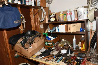 Sale Photo Thumbnail #864: 863 garage