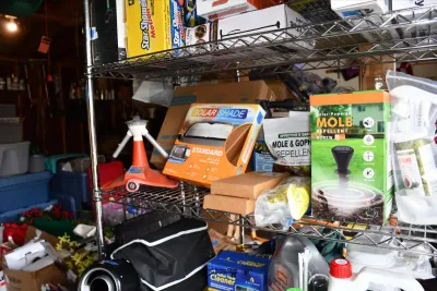 Sale Photo Thumbnail #915: 914 garage