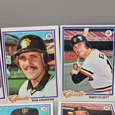 LOT 121: 1978 and 1980 Topps Baseball Cards - Eddie Murray, Paul Molitor, Reggie Jackson, Nolan Ryan and More